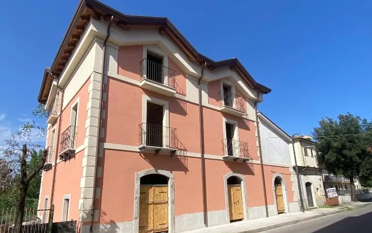 Lo stesso edificio dopo la ristrutturazione